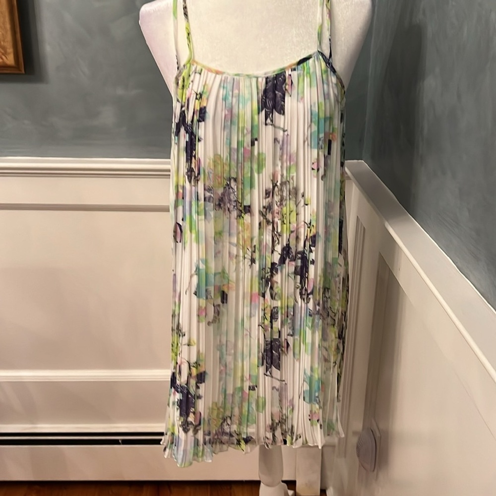 Summer dress in size small, BCBG Generation. Floral design.